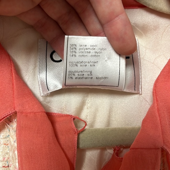 CHANEL 2004 TWEED AND SILK JACKET - Picture 10 of 11